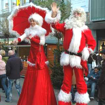 Père Noël et Mère Noël échassiers