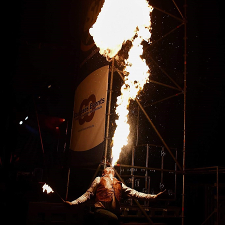 jongleur-cracheur-de-feu